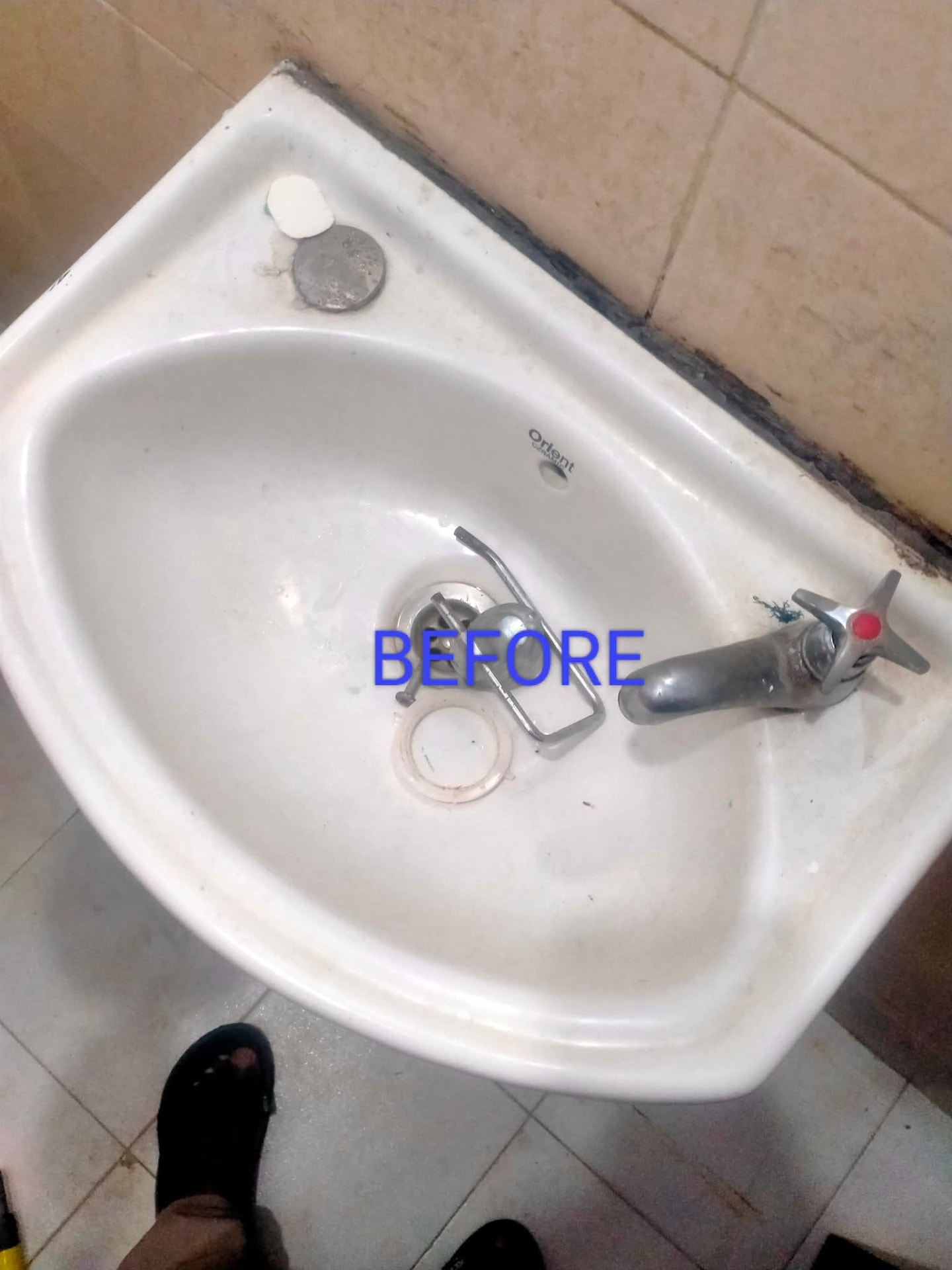 Washroom detail cleaning before cleaning